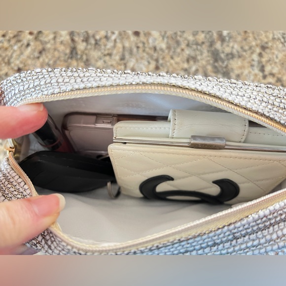 NEW CHANEL Holiday 2022 Woven Tweed Pouch Clutch -Converted To Crossbody Bag - Picture 13 of 13